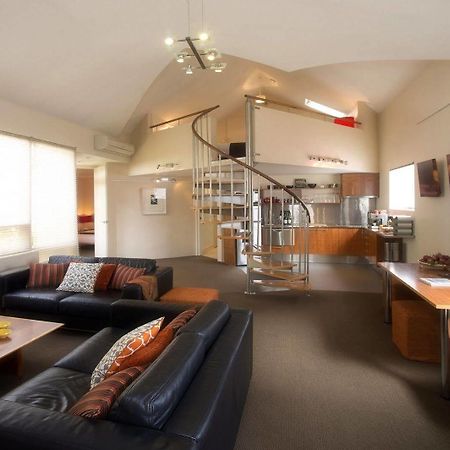 לונסטון Twofourtwo Boutique Apartments מראה חיצוני תמונה