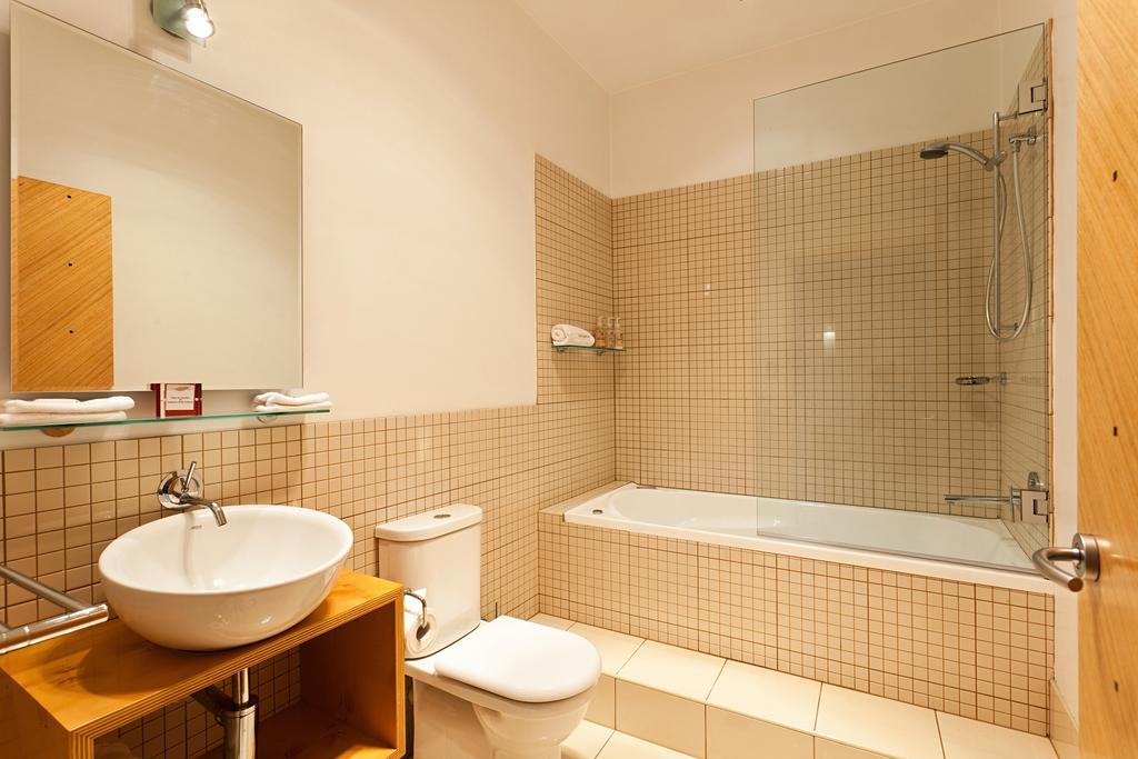 לונסטון Twofourtwo Boutique Apartments חדר תמונה