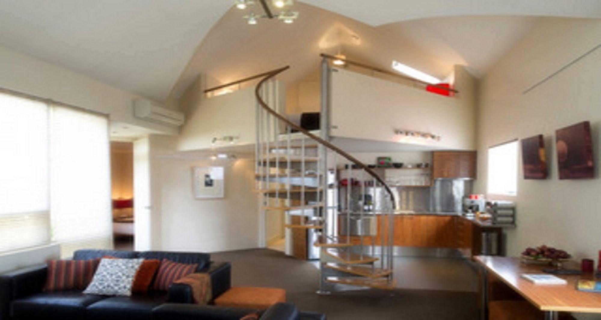 לונסטון Twofourtwo Boutique Apartments מראה חיצוני תמונה