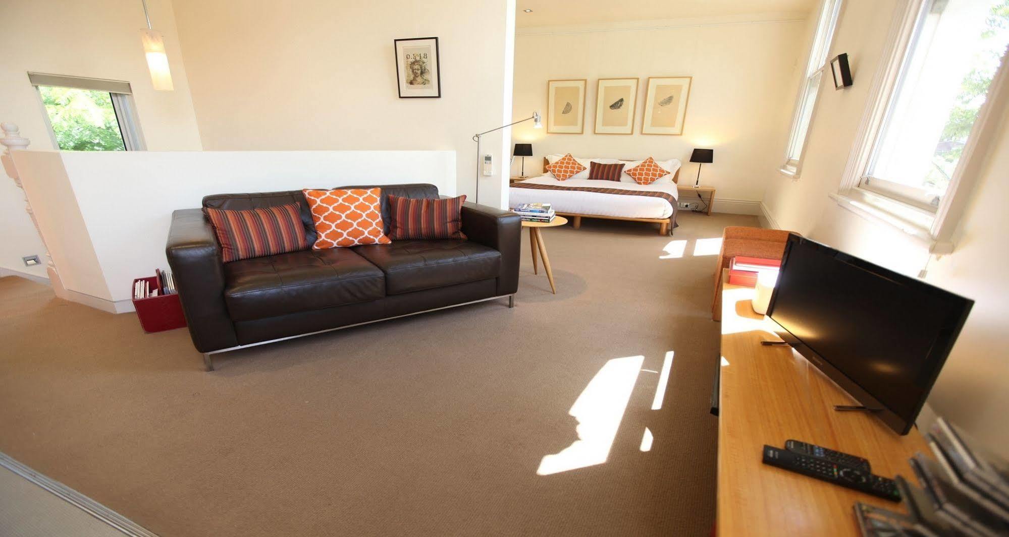 לונסטון Twofourtwo Boutique Apartments מראה חיצוני תמונה