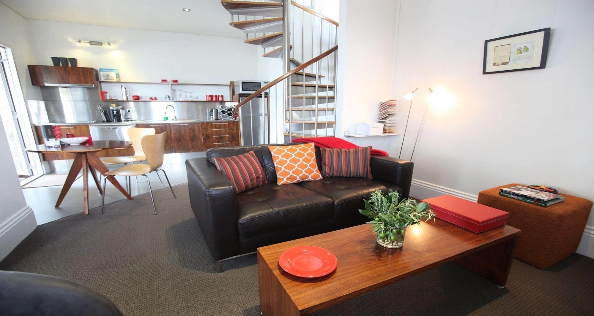 לונסטון Twofourtwo Boutique Apartments מראה חיצוני תמונה
