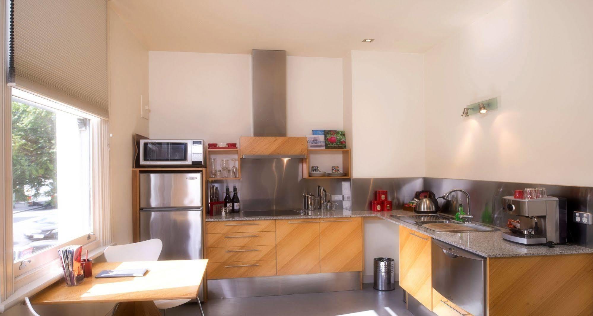 לונסטון Twofourtwo Boutique Apartments מראה חיצוני תמונה