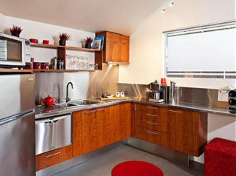 לונסטון Twofourtwo Boutique Apartments מראה חיצוני תמונה