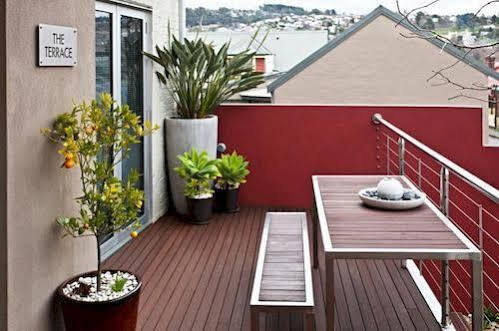 לונסטון Twofourtwo Boutique Apartments מראה חיצוני תמונה